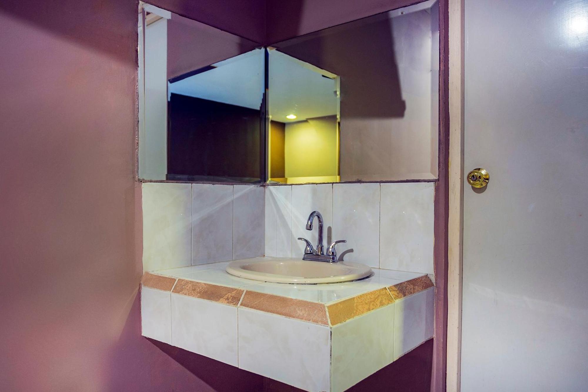 Hotel Capital O Diro,